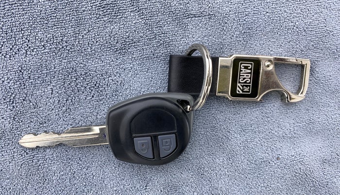 2017 Maruti Swift VDI, Diesel, Manual, 97,709 km, Key Close Up