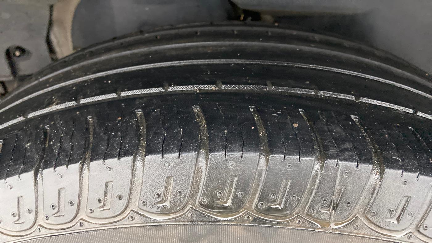 2018 Mahindra XUV500 W10 AT, Diesel, Automatic, 31,558 km, Right Rear Tyre Tread