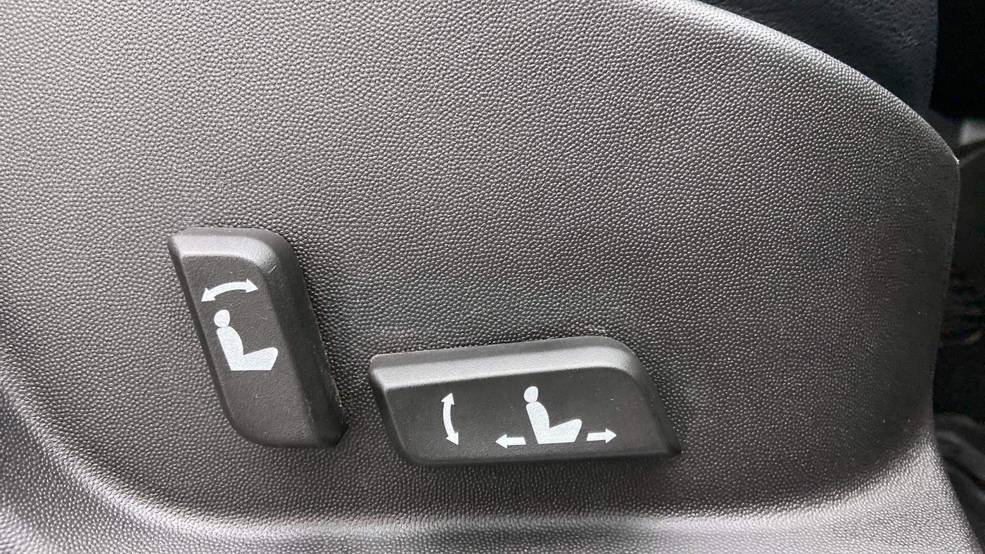 2018 Mahindra XUV500 W10 AT, Diesel, Automatic, 31,558 km, Electrically Adjustable Driver's Seat