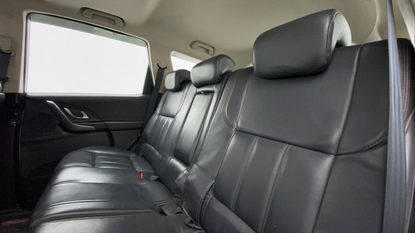 2018 Mahindra XUV500 W10 AT, Diesel, Automatic, 31,558 km, Right Side Rear Door Cabin