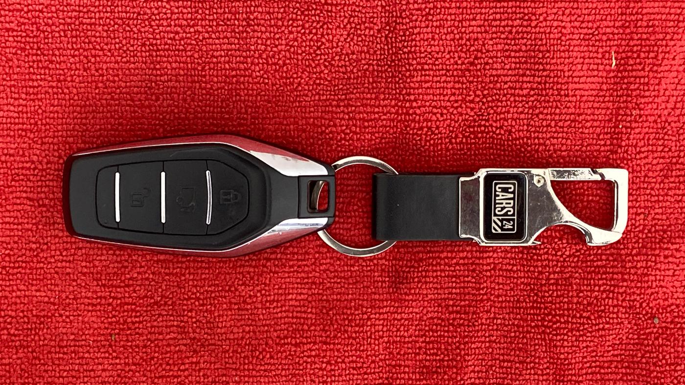 2018 Mahindra XUV500 W10 AT, Diesel, Automatic, 31,558 km, Key Close Up