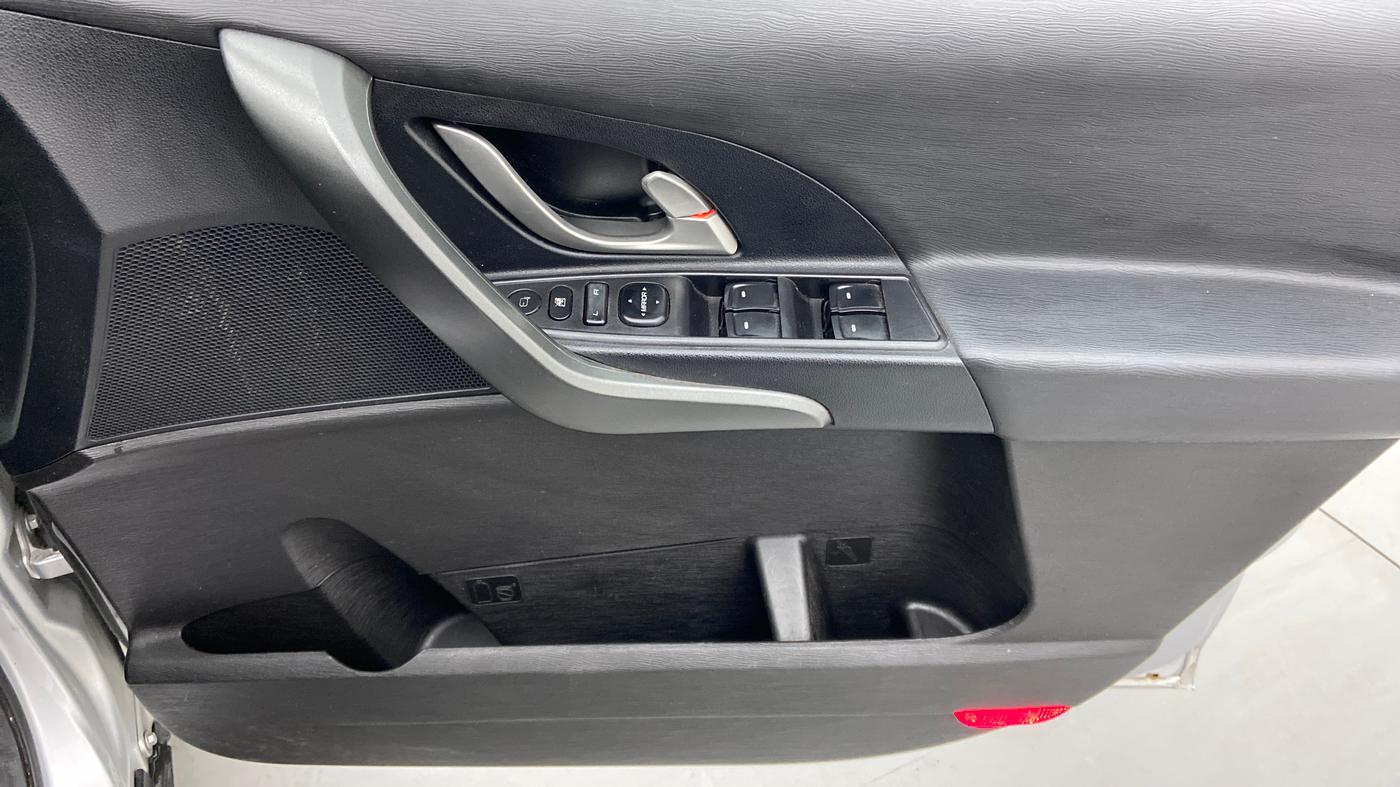 2018 Mahindra XUV500 W10 AT, Diesel, Automatic, 31,558 km, Driver Side Door Panels Control