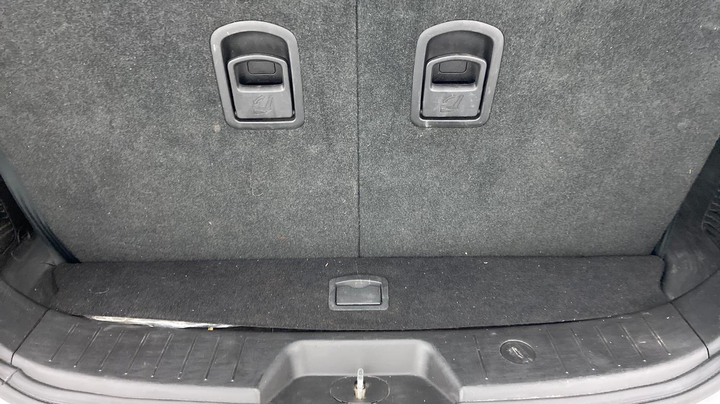 2018 Mahindra XUV500 W10 AT, Diesel, Automatic, 31,558 km, Boot Inside
