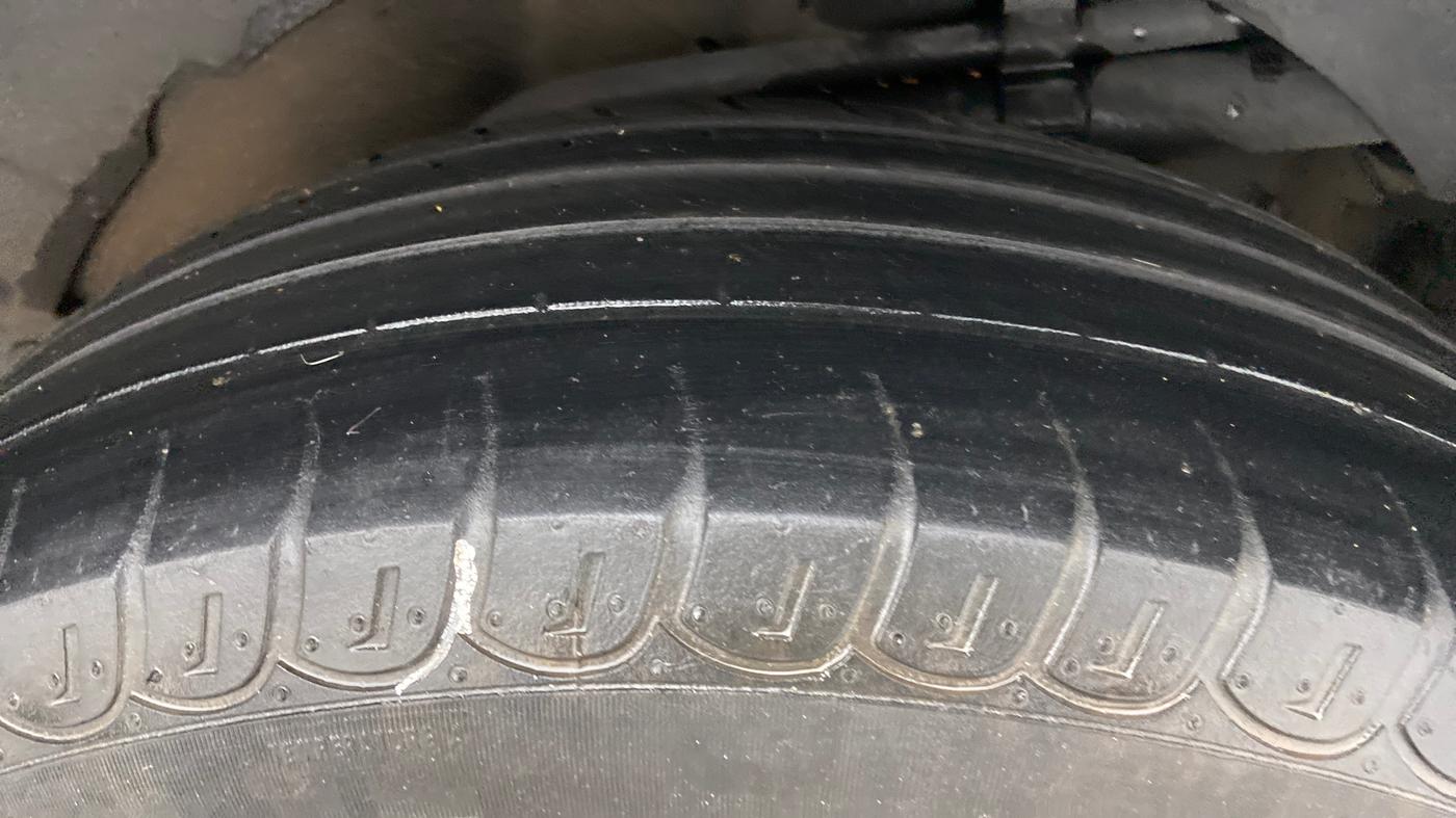 2018 Mahindra XUV500 W10 AT, Diesel, Automatic, 31,558 km, Left Rear Tyre Tread