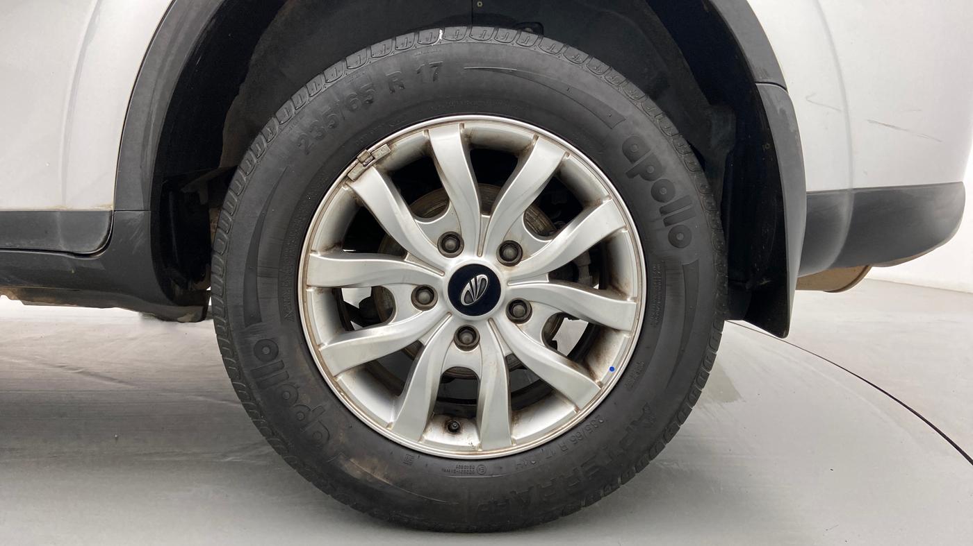 2018 Mahindra XUV500 W10 AT, Diesel, Automatic, 31,558 km, Left Rear Wheel