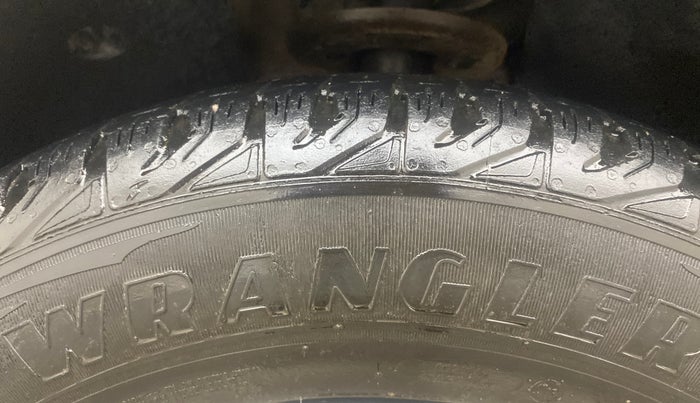 2018 Mahindra XUV500 W5, Diesel, Manual, 1,45,793 km, Left Front Tyre Tread