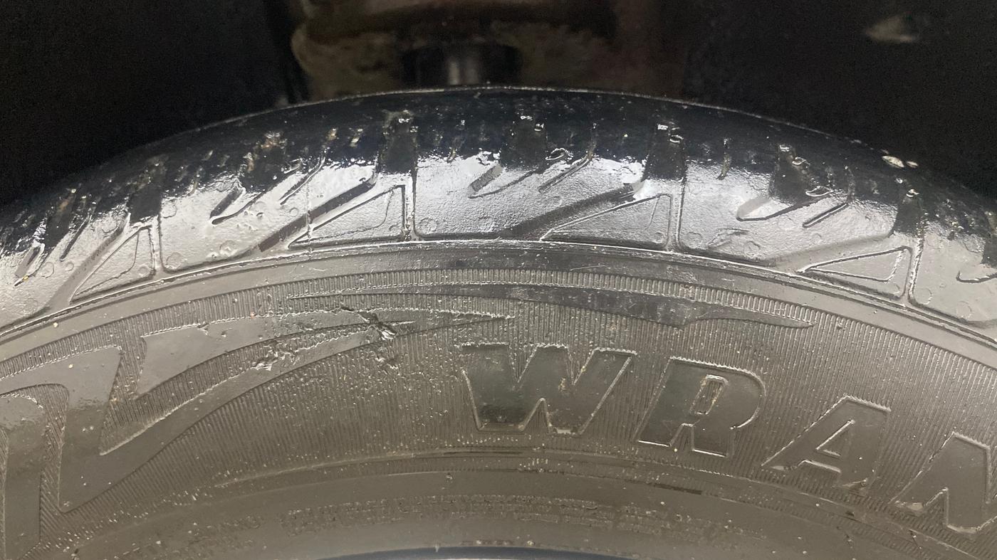 2018 Mahindra XUV500 W5, Diesel, Manual, 1,45,793 km, Right Front Tyre Tread