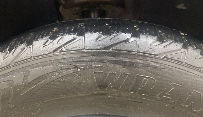 2018 Mahindra XUV500 W5, Diesel, Manual, 1,45,793 km, Right Front Tyre Tread