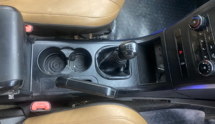 2018 Mahindra XUV500 W5, Diesel, Manual, 1,45,793 km, Gear Lever