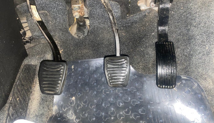 2018 Mahindra XUV500 W5, Diesel, Manual, 1,45,793 km, Pedals