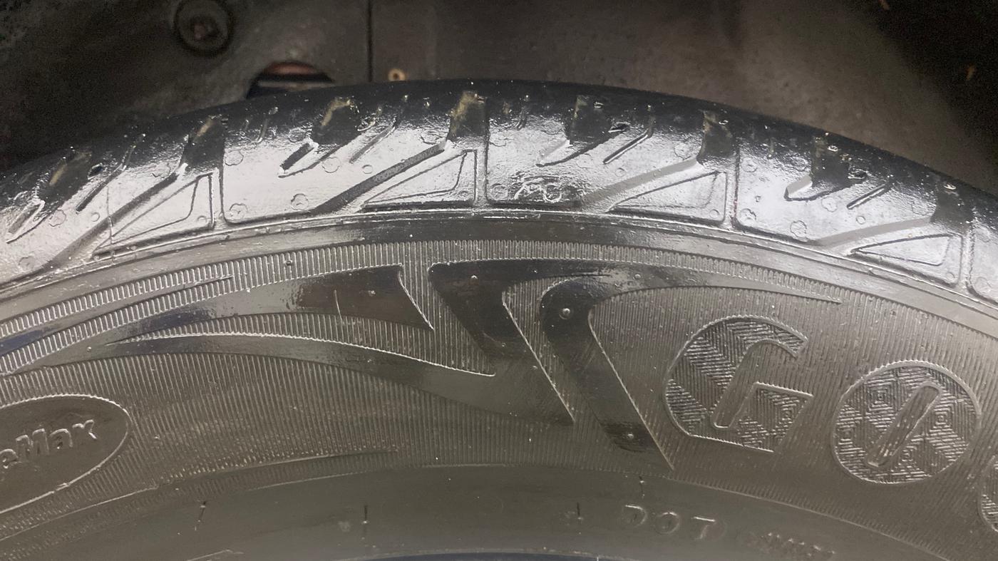 2018 Mahindra XUV500 W5, Diesel, Manual, 1,45,793 km, Right Rear Tyre Tread