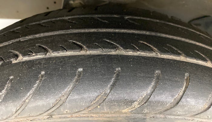 2018 Maruti Eeco 5 STR WITH AC PLUSHTR, Petrol, Manual, 46,546 km, Left Front Tyre Tread