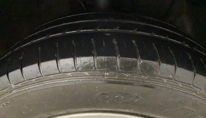 2017 Hyundai Elite i20 SPORTZ 1.2, Petrol, Manual, 42,150 km, Right Front Tyre Tread