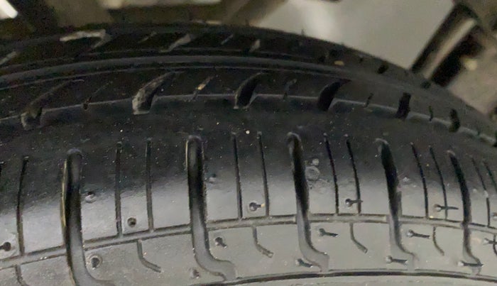 2012 Maruti Zen Estilo LXI, Petrol, Manual, 62,608 km, Right Rear Tyre Tread