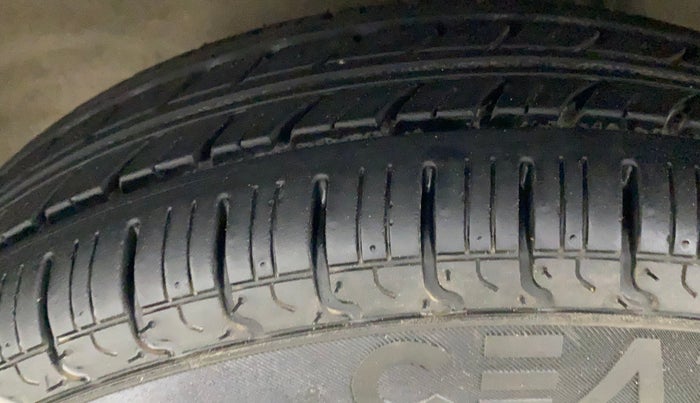 2012 Maruti Zen Estilo LXI, Petrol, Manual, 62,608 km, Left Front Tyre Tread