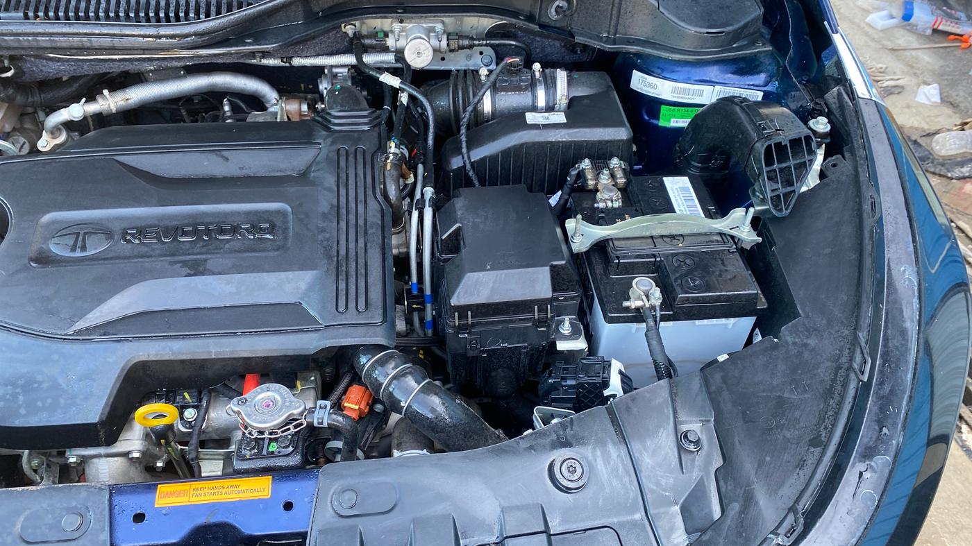 2024 Tata ALTROZ XZ DIESEL, Diesel, Manual, 16,041 km, Engine View - Left