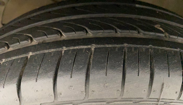 2017 Maruti Dzire ZXI PLUS AMT, Petrol, Automatic, 1,13,117 km, Left Front Tyre Tread