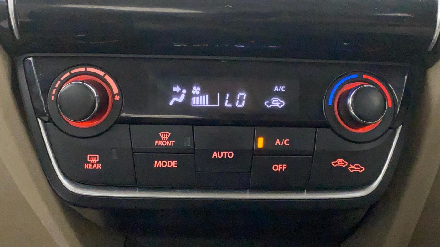 2017 Maruti Dzire ZXI PLUS AMT, Petrol, Automatic, 1,13,117 km, Automatic Climate Control