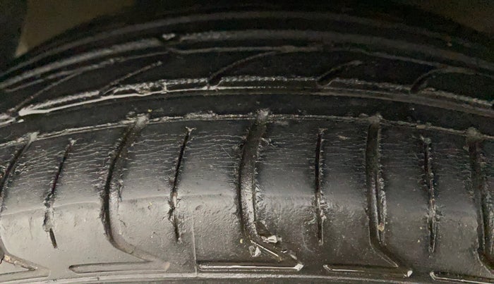 2013 Hyundai i20 ASTA 1.2, Petrol, Manual, 47,795 km, Left Front Tyre Tread