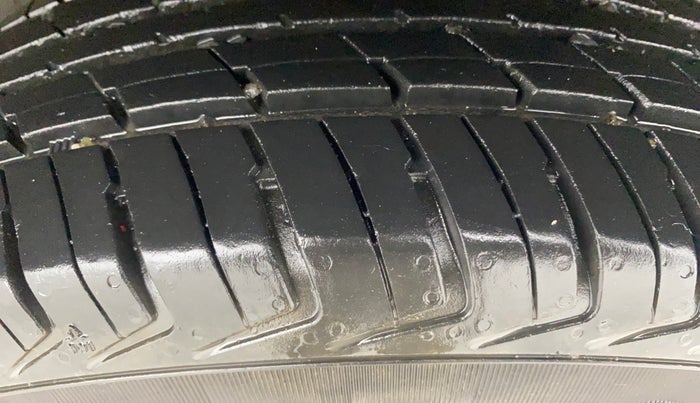 2018 Renault Kwid RXT 1.0 AMT (O), Petrol, Automatic, 41,563 km, Left Rear Tyre Tread