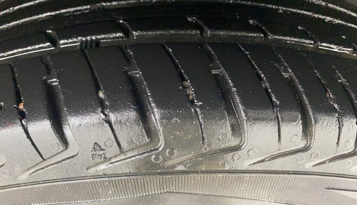 2018 Renault Kwid RXT 1.0 AMT (O), Petrol, Automatic, 41,563 km, Right Front Tyre Tread