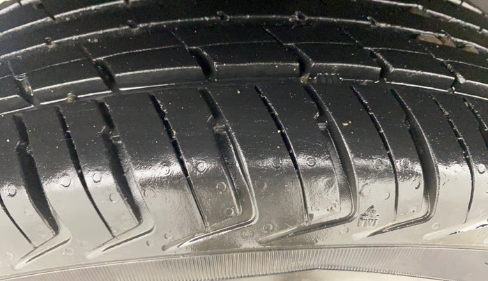 2018 Renault Kwid RXT 1.0 AMT (O), Petrol, Automatic, 41,563 km, Right Rear Tyre Tread