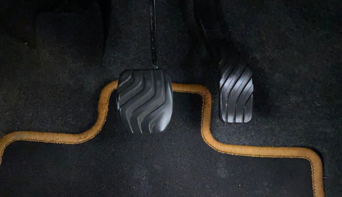 2018 Renault Kwid RXT 1.0 AMT (O), Petrol, Automatic, 41,563 km, Pedals