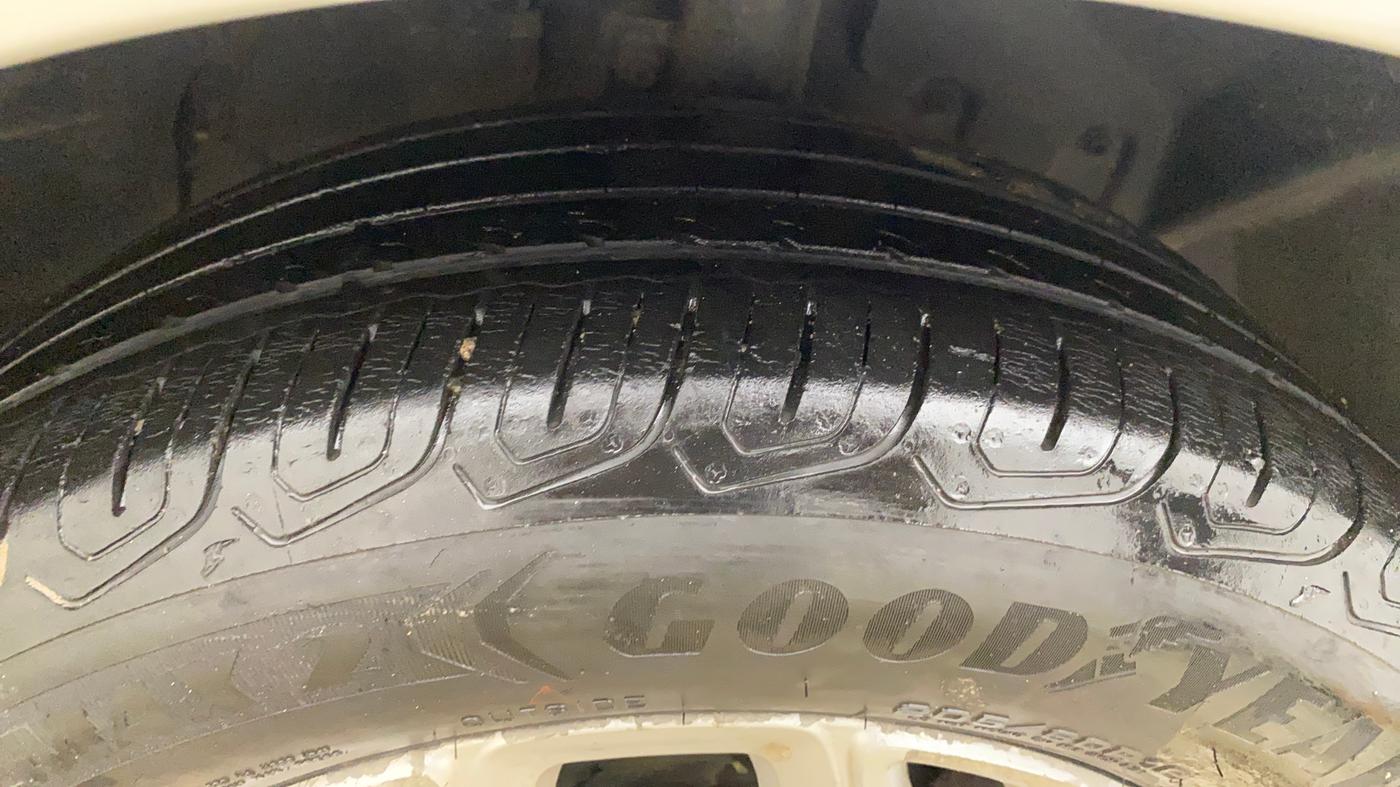 2016 Ford Ecosport TITANIUM 1.5L DIESEL, Diesel, Manual, 1,36,220 km, Right Front Tyre Tread