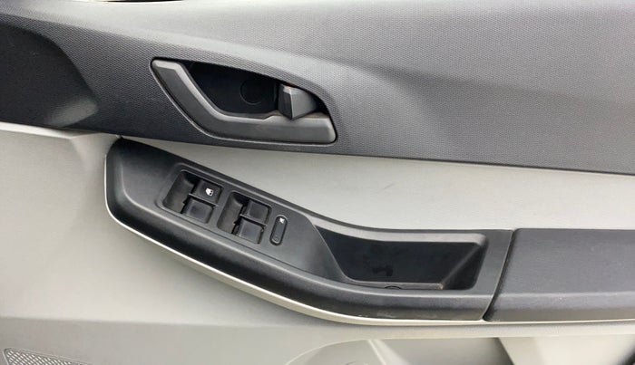 2022 Tata Tiago XT CNG, CNG, Manual, 35,556 km, Driver Side Door Panels Control