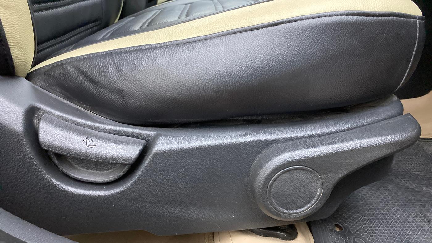 2014 Hyundai Grand i10 ASTA AT 1.2 KAPPA VTVT, Petrol, Automatic, 86,318 km, Driver Side Adjustment Panel