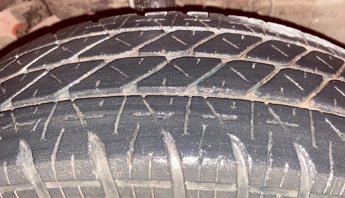 2016 Maruti Swift VXI, Petrol, Manual, 38,127 km, Right Front Tyre Tread