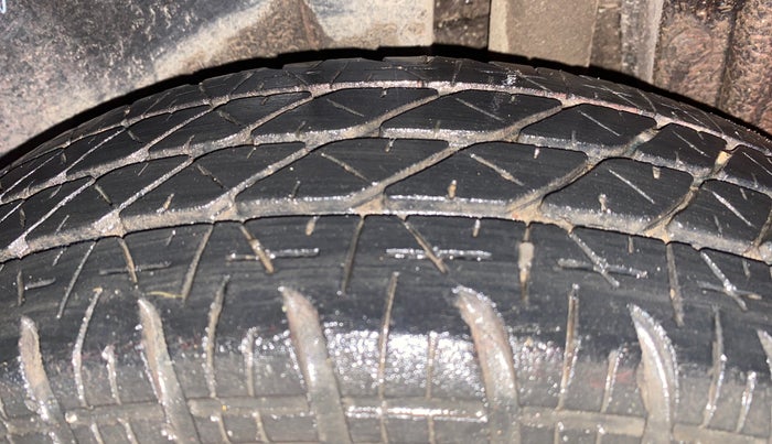 2016 Maruti Swift VXI, Petrol, Manual, 38,127 km, Left Rear Tyre Tread