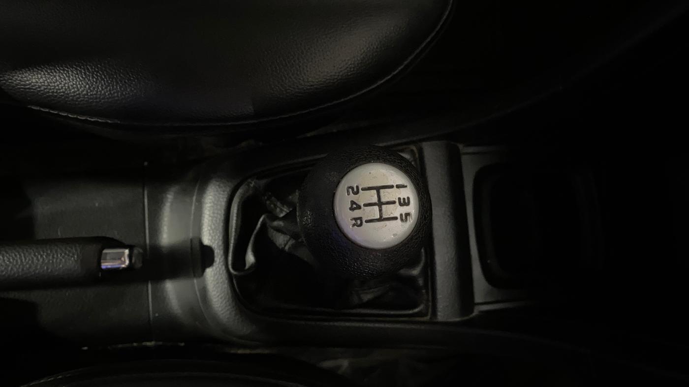 2016 Maruti Swift VXI, Petrol, Manual, 38,405 km, Gear Lever