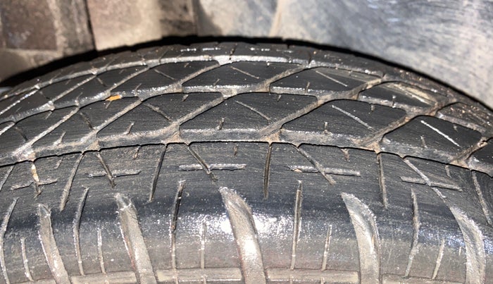 2016 Maruti Swift VXI, Petrol, Manual, 38,127 km, Right Rear Tyre Tread