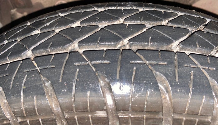 2016 Maruti Swift VXI, Petrol, Manual, 38,127 km, Left Front Tyre Tread