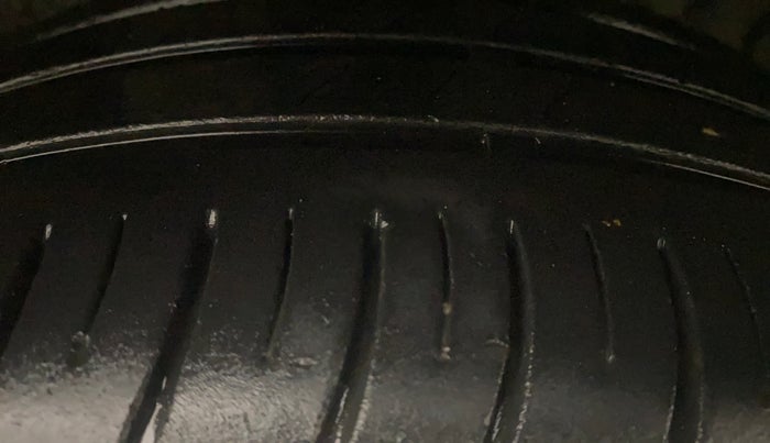 2024 Volkswagen VIRTUS HIGHLINE TSI 1.0 AT, Petrol, Automatic, 15,985 km, Right Front Tyre Tread