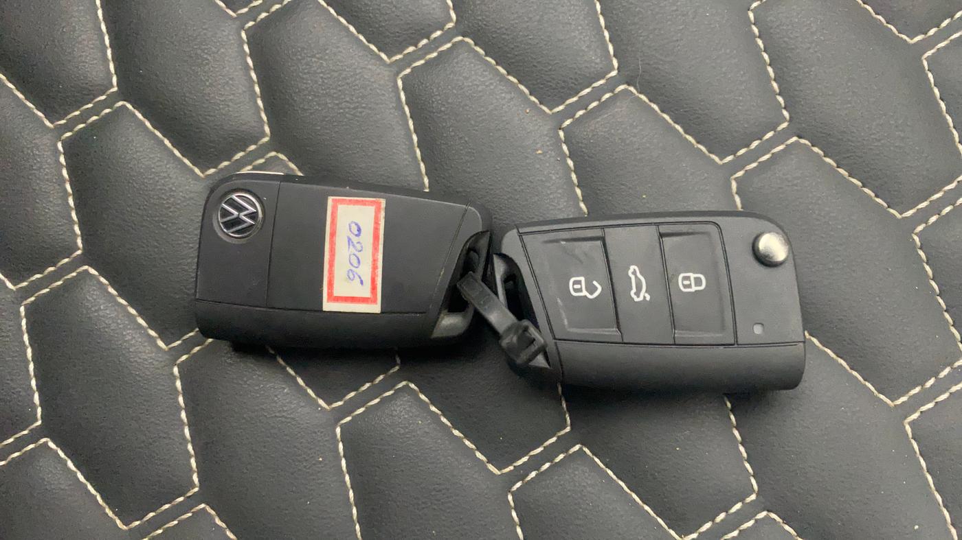 2024 Volkswagen VIRTUS HIGHLINE TSI 1.0 AT, Petrol, Automatic, 15,985 km, Key Close Up