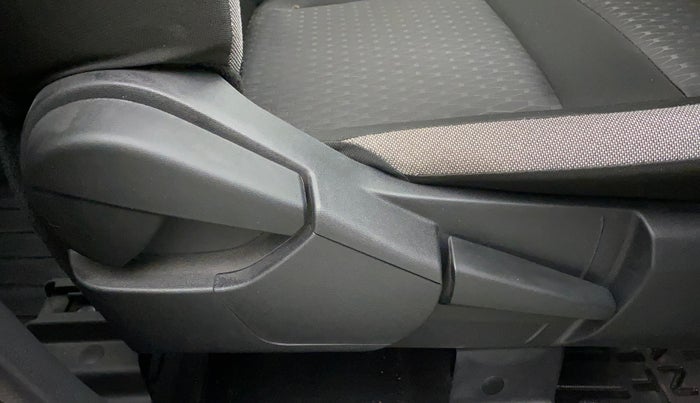 2023 Nissan MAGNITE XV MT, Petrol, Manual, 4,549 km, Driver Side Adjustment Panel