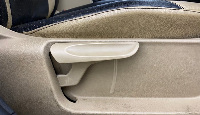 2015 Volkswagen Polo HIGHLINE1.2L, Petrol, Manual, 1,13,685 km, Driver Side Adjustment Panel