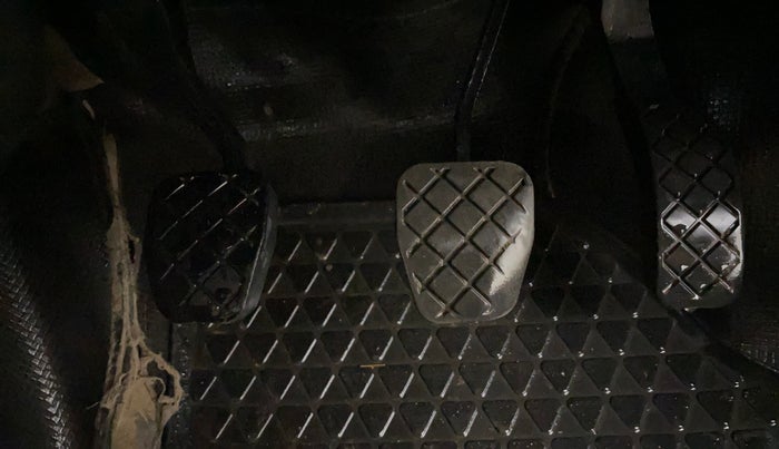 2015 Volkswagen Polo HIGHLINE1.2L, Petrol, Manual, 1,13,685 km, Pedals