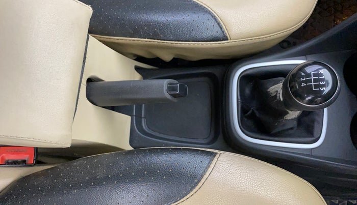 2015 Volkswagen Polo HIGHLINE1.2L, Petrol, Manual, 1,13,685 km, Gear Lever