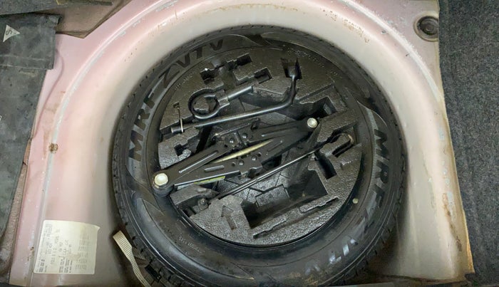 2015 Volkswagen Polo HIGHLINE1.2L, Petrol, Manual, 1,13,685 km, Spare Tyre