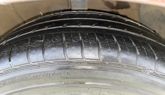 2020 Hyundai AURA SX 1.2, Petrol, Manual, 26,704 km, Right Front Tyre Tread