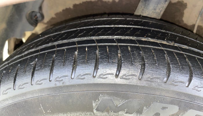 2020 Hyundai AURA SX 1.2, Petrol, Manual, 26,704 km, Right Rear Tyre Tread