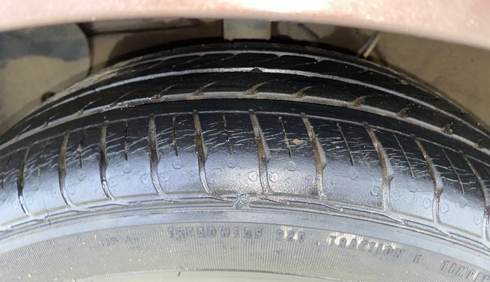 2020 Hyundai AURA SX 1.2, Petrol, Manual, 26,704 km, Left Front Tyre Tread