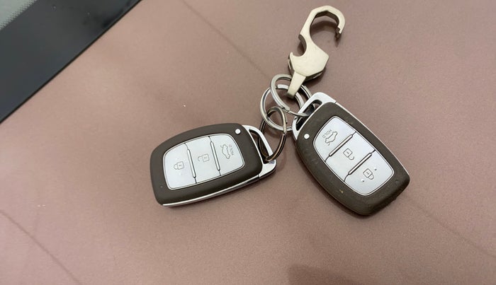 2020 Hyundai AURA SX 1.2, Petrol, Manual, 26,704 km, Key Close Up