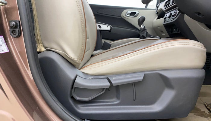 2020 Hyundai AURA SX 1.2, Petrol, Manual, 26,704 km, Driver Side Adjustment Panel