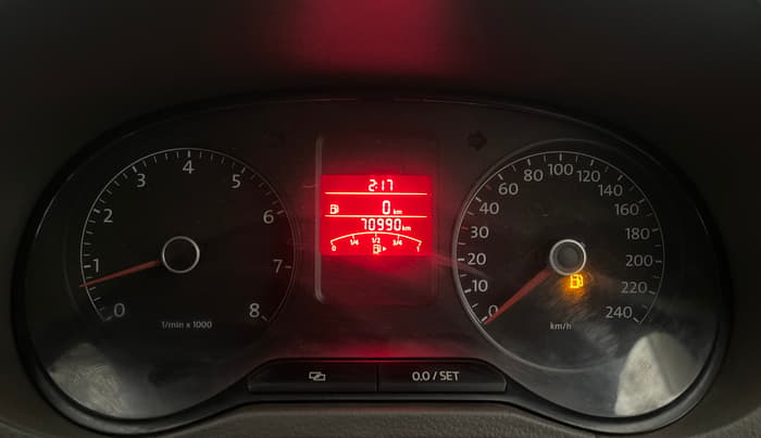 2013 Volkswagen Vento HIGHLINE 1.6 MPI, Petrol, Manual, 70,981 km, Odometer Image
