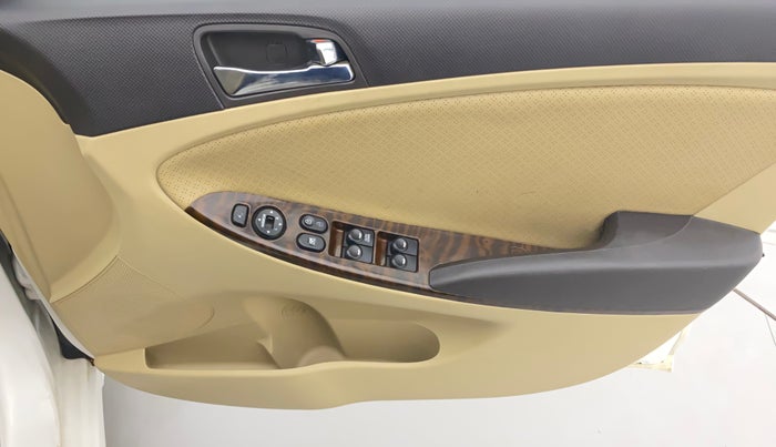2014 Hyundai Verna FLUIDIC 1.6 VTVT SX OPT, Petrol, Manual, 1,09,252 km, Driver Side Door Panels Control