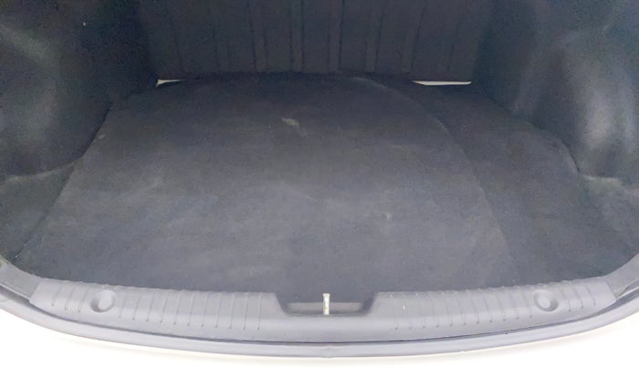 2014 Hyundai Verna FLUIDIC 1.6 VTVT SX OPT, Petrol, Manual, 1,09,252 km, Boot Inside